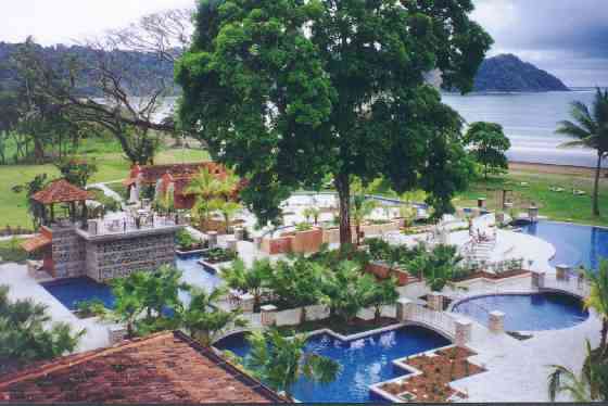 This hotel had a wonderful pool complex right on the Pacific ocean